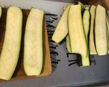 Une image de l'étape 2 de Courgettes marinées grillées panure au parmesan.