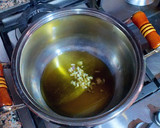Foto del paso 6 de la receta: Calamares en su tinta con un toque de pasta de curry verde