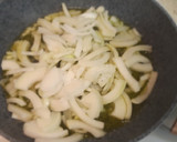 Foto del paso 3 de la receta: Salteado de pechuga de pavo adobada