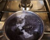 Foto langkah ke 2 dari resep Pewarna Ungu Homemade || Colorante Viola Fatto in Casa.