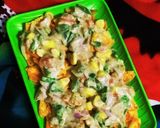 A picture of step 4 of Creamy cheese sauce nachos chaat.