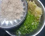 A picture of step 3 of Sabudana Thalipeeth.