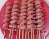 Foto langkah ke 3 dari resep Sate Sosis Ulir.