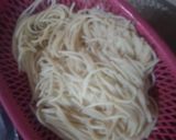 Foto del paso 4 de la receta: Spaghetti blanco con jamón, salchichas y tocino😋😋