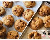Foto langkah ke 5 dari resep Chocochips Cranberry CHEWY Cookies (Thick+Soft) cepat dan mudah.
