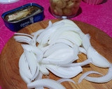 Foto del paso 1 de la receta: Empanadas de sardina con champiñones, cebolla caramelizada y huevo