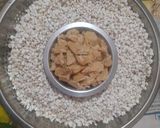 A picture of step 1 of Jowar laddoo.