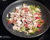 Foto del paso 2 de la receta: Fusilli con Salsa Ragoût de Pollo y Pimientos