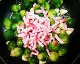 Foto del paso 3 de la receta: Coles de bruselas salteadas con ajito y bacon