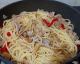 Foto langkah ke 3 dari resep Spaghetti Aglio Olio.