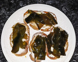 Foto del paso 4 de la receta: Tostadas de queso crema y algas wakame