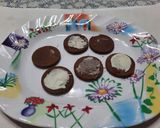 Foto del paso 1 de la receta: Conitos con galletitas y merenguitos