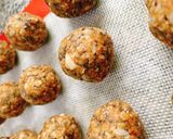 รูปขั้นตอนการทำที่ 3 ของ Oatmeal Energy Balls (ขนมสุขภาพ เฮลท์ตี้ ได้ไอเดียมาจากแนวคิดของคุณกาละแม ไม่ต้องอบ ทานได้เลย)