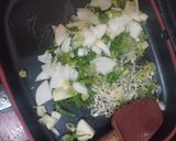 Foto langkah ke 2 dari resep Ayam Suwir Saus Barbeque / Isian Roti.