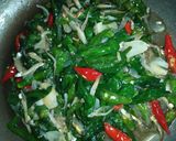Foto langkah ke 3 dari resep Tumis genjer.