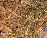صورة لخطوة 3 من وصفة عيدان البطاطس المملح بالككاو والزعتر