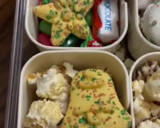 A picture of step 6 of Christmas snackle box.