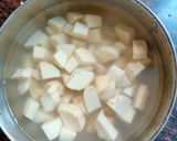 A picture of step 1 of Shakarkand-Matar ki sabzi.