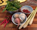 Hình bước làm 1 của món Lẩu Gà Ớt Hiểm
