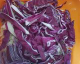 Foto del passaggio 2 della ricetta Cavolo viola e verde con formaggio e pistacchi