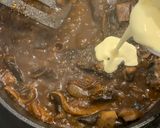 A picture of step 5 of Portobello stroganoff with butter rice 🍃.