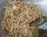 Foto langkah ke 4 dari resep Mie Goreng Kol Telor.