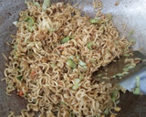 Foto langkah ke 4 dari resep Mie Goreng Kol Telor.