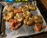 Rozmaringos, héjában sült krumpli lapítva recept fázis 3 fotója