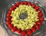 Une image de l'étape 6 de Salade de tomates cerises, concombre,câpres italiennes et basilic en fleur.