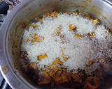 Foto del paso 15 de la receta: Arroz con chipirones, lomo de cerdo y gambones