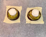 Foto del paso 8 de la receta: Hojaldre de berenjena con pera encebollado y corona de cabra