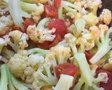 炒白花菜 Fried cauliflower with tomato的食譜步驟4照片