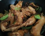 Foto langkah ke 4 dari resep Oseng Ayam Kecap.