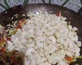 A picture of step 3 of चीजी मैकरोनी.