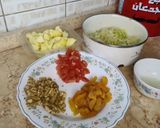 صورة لخطوة 1 من وصفة سلطة الخضار و المشمشية