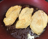 Foto del paso 6 de la receta: Bistec de Pollo en Salsa Verde a la Sonorense