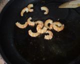 Foto del paso 5 de la receta: Setas al ajillo con gambas cocidas salteadas