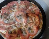 Foto del paso 4 de la receta: 🍕🍅 Pizza con Tomate al ajo y oliva😋