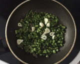 Foto del paso 2 de la receta: Risotto con espárragos y nata