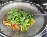 Foto langkah ke 3 dari resep Tumis Oncom Kemangi.