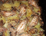Foto del paso 4 de la receta: Alitas de pollo con patatas al horno