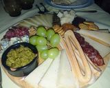 Foto del paso 4 de la receta: Tabla de quesos y fuet