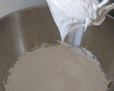 Foto del paso 2 de la receta: Merengue Suizo (fácil y perfecto para decorar)