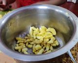 A picture of step 3 of Lemon mango ginger chilli.