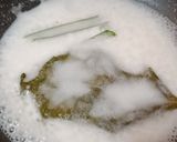 Foto langkah ke 2 dari resep Lemper isi Ayam.