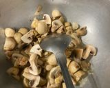 A picture of step 1 of Mushroom salad.