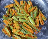A picture of step 6 of Rajasthani bhindi.