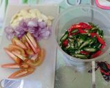 Foto langkah ke 3 dari resep Oseng Ikan Keranjang.