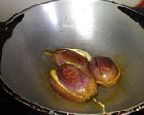 A picture of step 1 of Baingan curry.