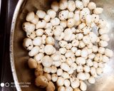 A picture of step 2 of Makhana bhel.